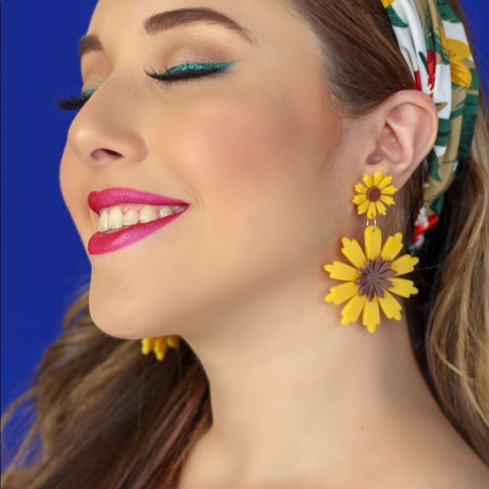NWT Sunflower Earrings